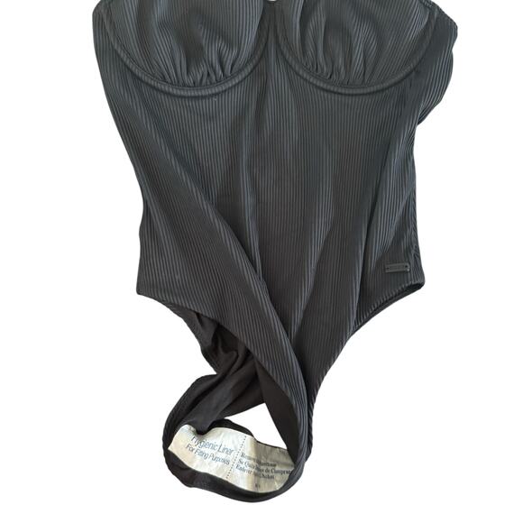 Roxy Black Ribbed One Piece Swimsuit Love The Muse Underwire Swimwear Size M NWT - Picture 6 of 9